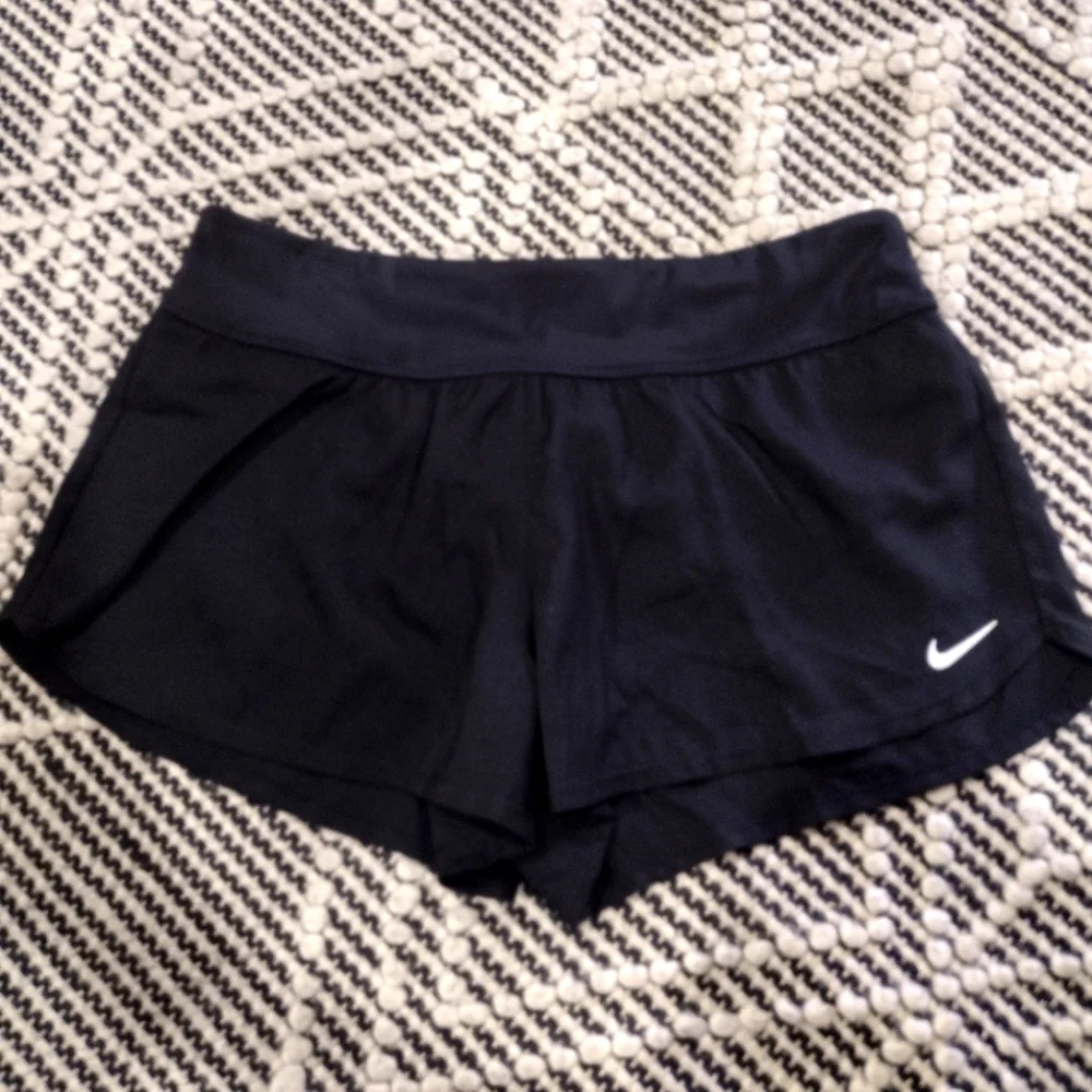 Nike women's shorts - Picture 1 of 4